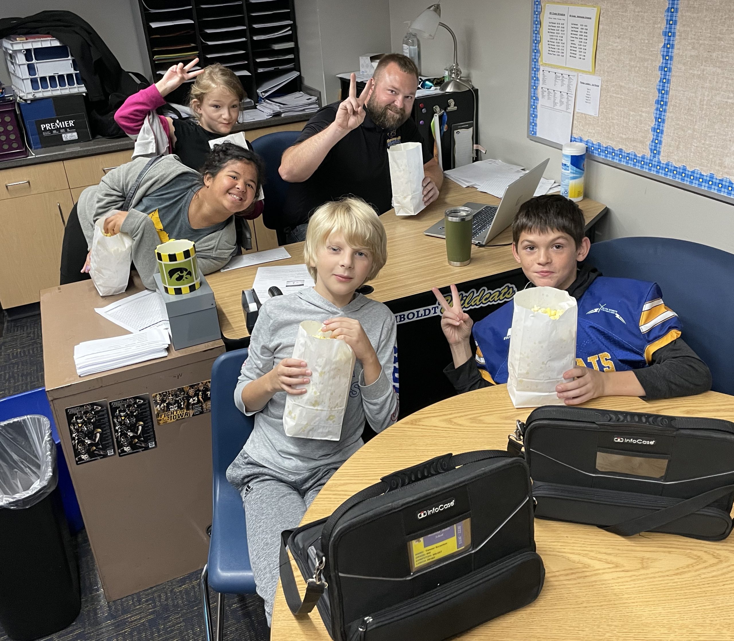 Ross popcorn party 17E66A311ED49